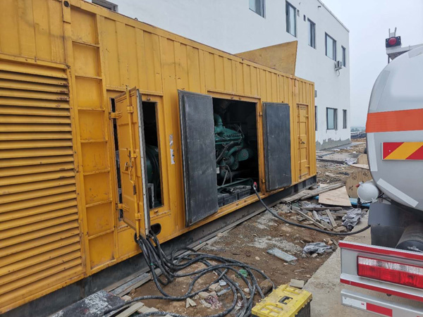 封开如何在发电机出租合同中约定设备的维修和保养责任？